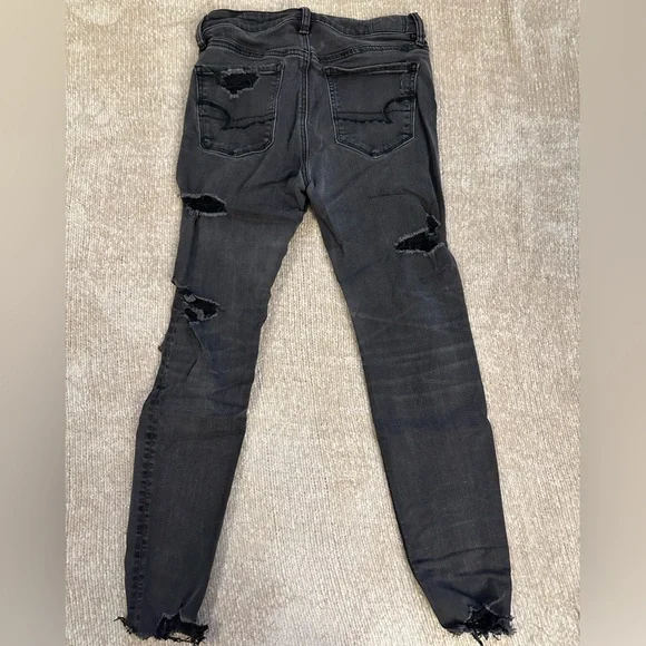 AEO Skinny Extra Stretch Hi-Rise Distressed Jeggings - Size 6 - Picture 3 of 7